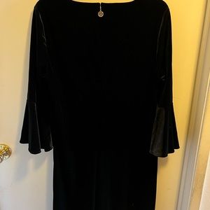 Plus-size Tommy Hilfiger velvet sheath dress in black.